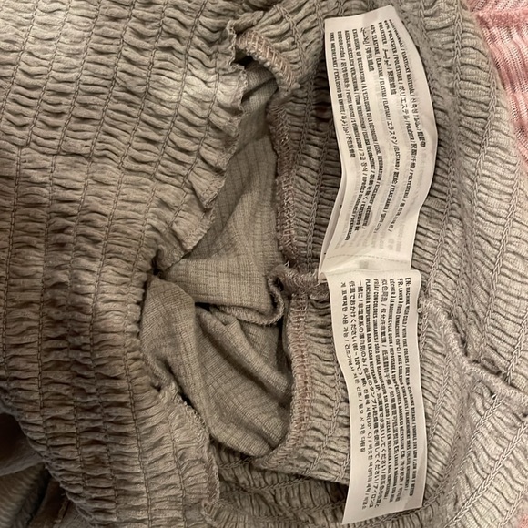 Abercrombie & Fitch Puff Sleeve Smocked sage green Top size small - Picture 4 of 4